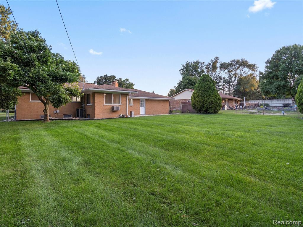 8211 SAINT JOHN Street, Shelby Twp, MI 48317 — Photo 33