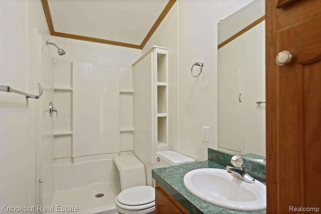 5784 ORMES Road, Vassar, MI 48768 — Photo 35