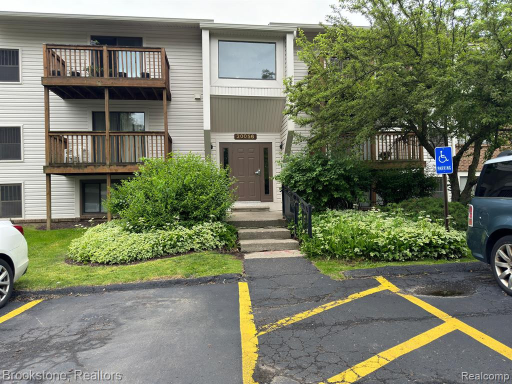 30056 W 12 MILE Road, 77, Farmington Hills, MI 48334 — front exterior