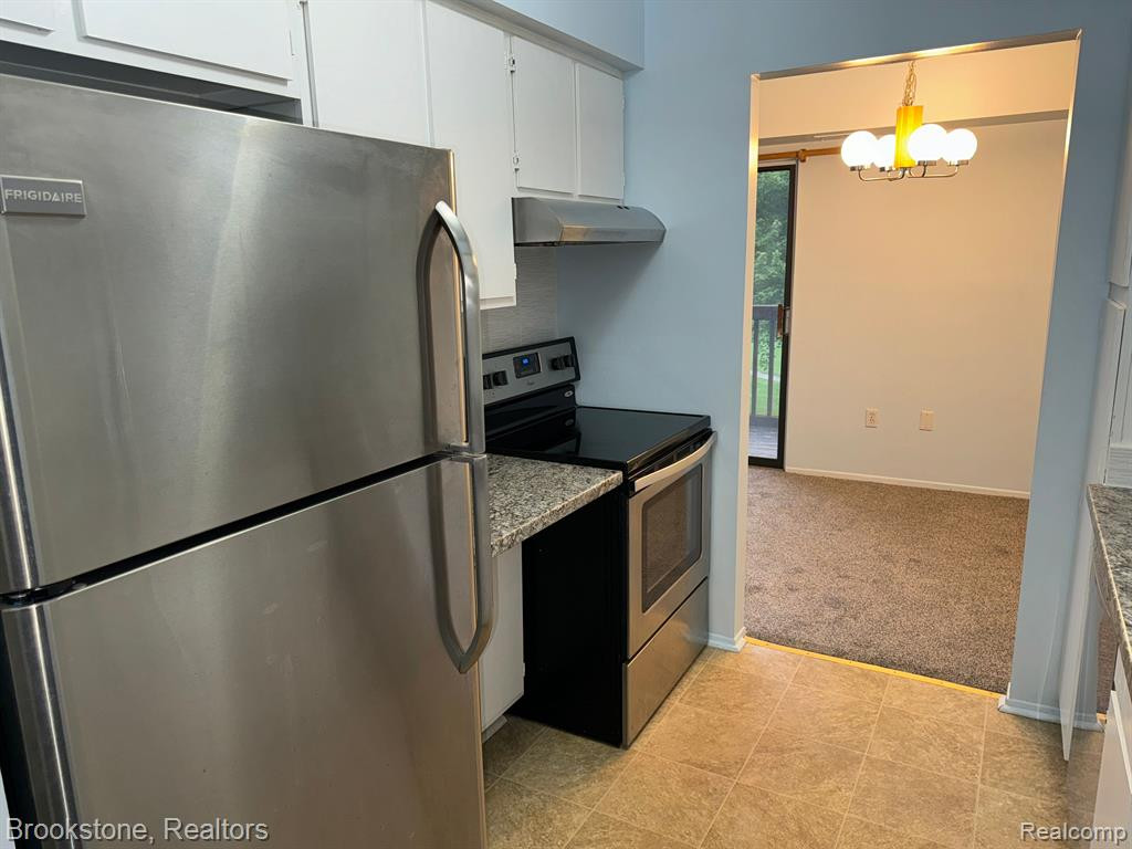 30056 W 12 MILE Road, 77, Farmington Hills, MI 48334 — Photo 2