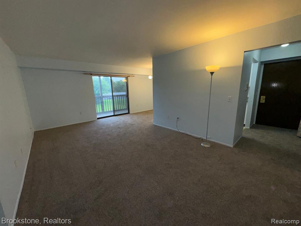 30056 W 12 MILE Road, 77, Farmington Hills, MI 48334 — Photo 6