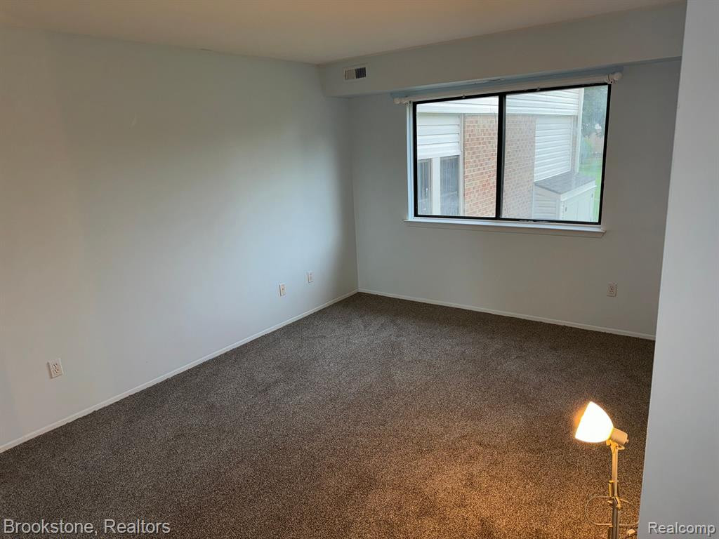 30056 W 12 MILE Road, 77, Farmington Hills, MI 48334 — Photo 7
