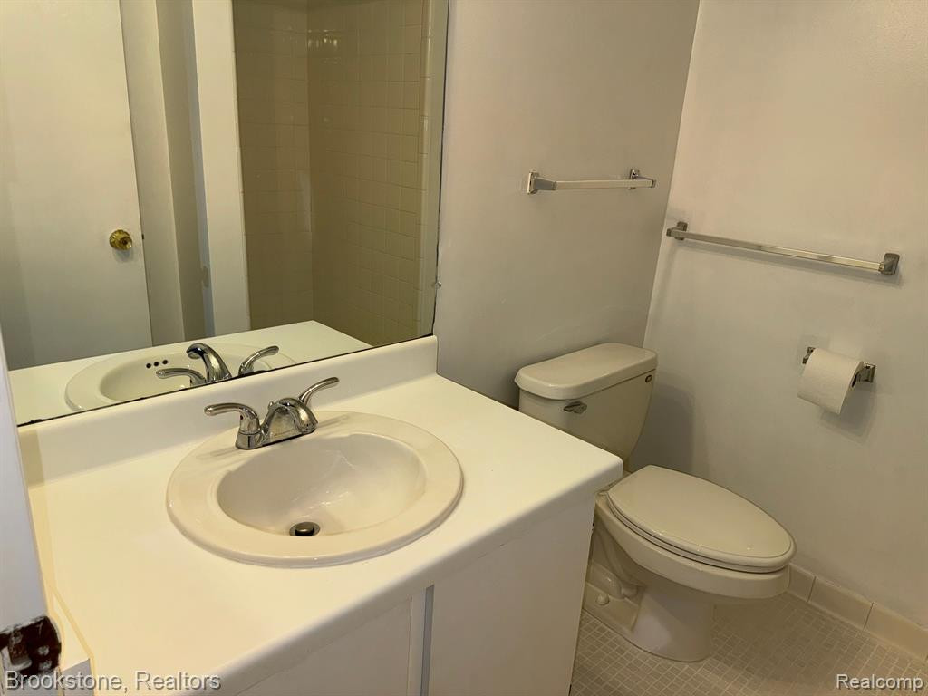 30056 W 12 MILE Road, 77, Farmington Hills, MI 48334 — Photo 9