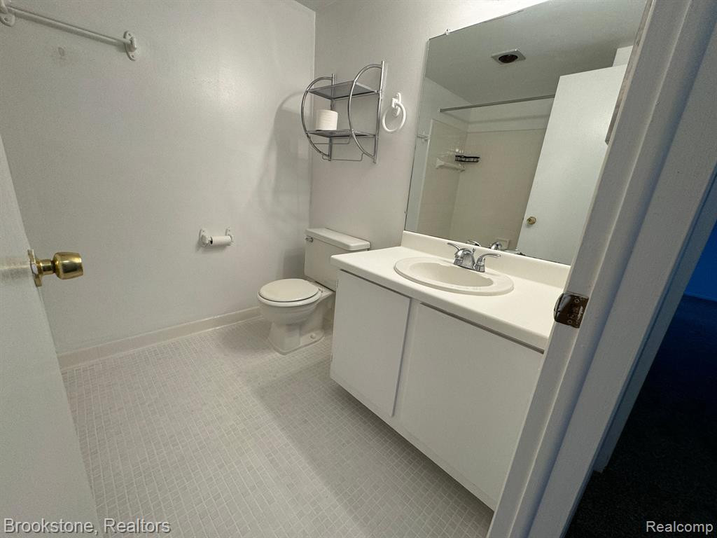 30056 W 12 MILE Road, 77, Farmington Hills, MI 48334 — Photo 11