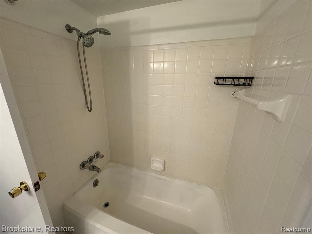 30056 W 12 MILE Road, 77, Farmington Hills, MI 48334 — Photo 12