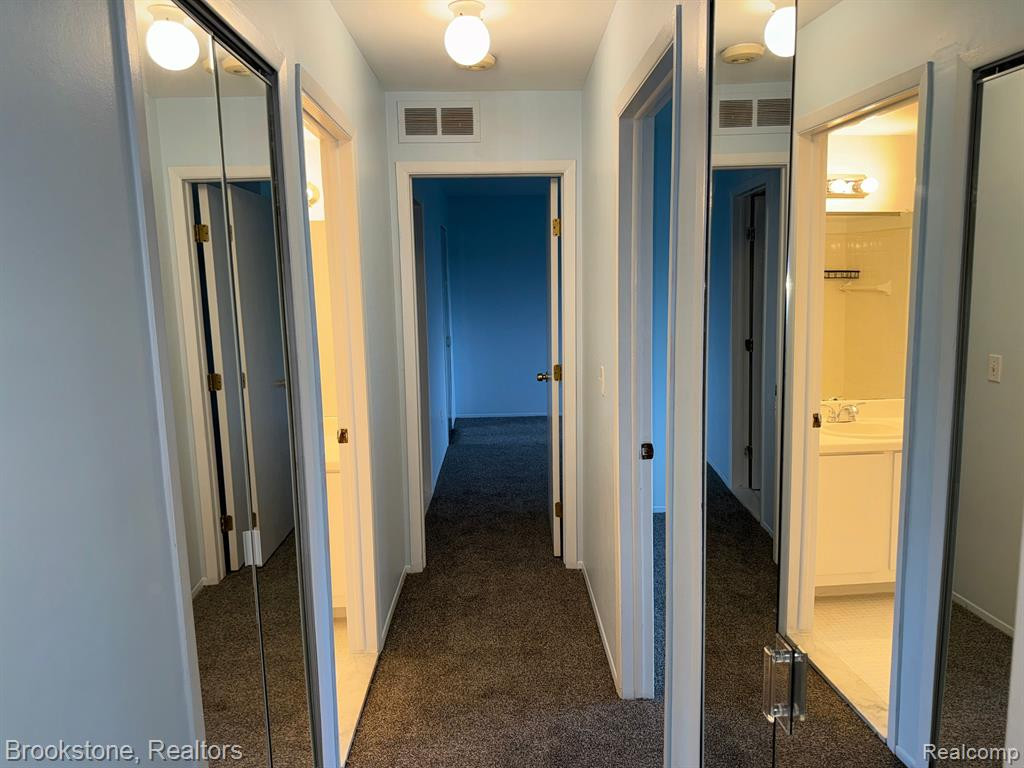 30056 W 12 MILE Road, 77, Farmington Hills, MI 48334 — Photo 13