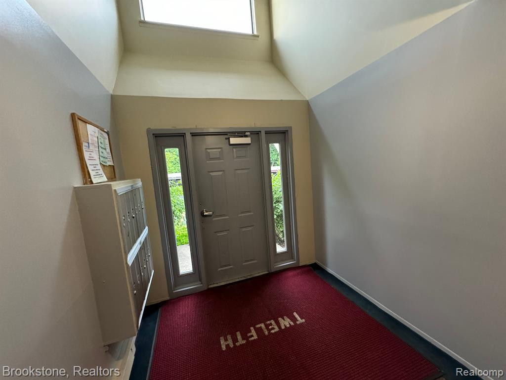 30056 W 12 MILE Road, 77, Farmington Hills, MI 48334 — Photo 15
