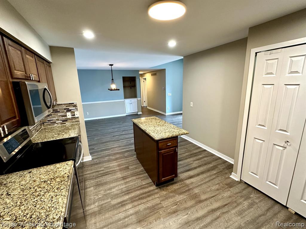 6570 MAPLE LAKES DR Drive, West Bloomfield, MI — Photo 8