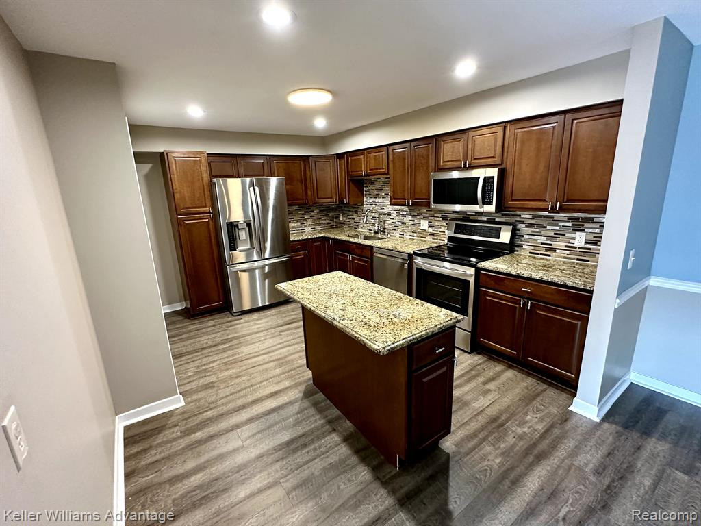 6570 MAPLE LAKES DR Drive, West Bloomfield, MI — Photo 12