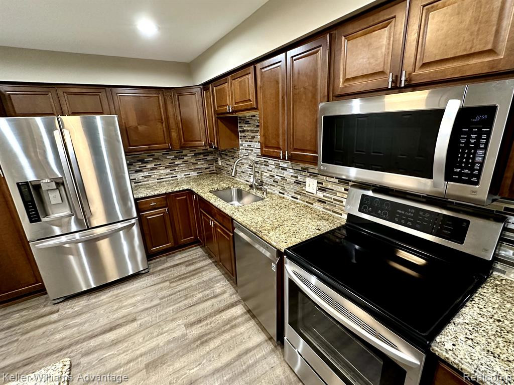 6570 MAPLE LAKES DR Drive, West Bloomfield, MI — Photo 15