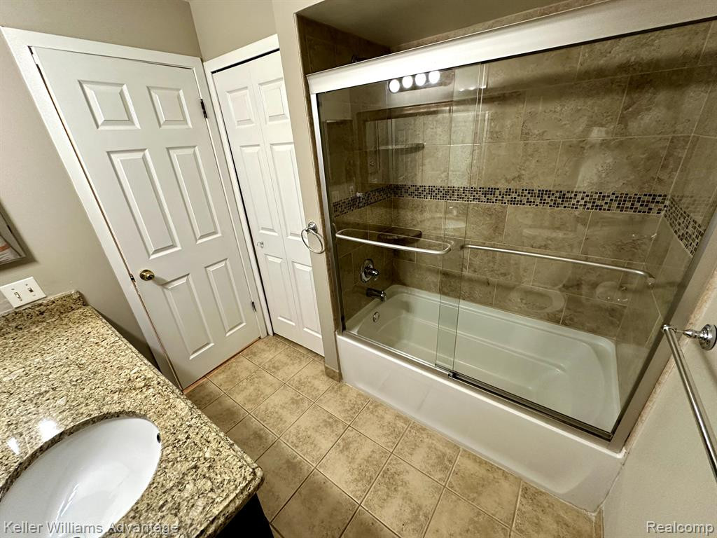 6570 MAPLE LAKES DR Drive, West Bloomfield, MI — Photo 29