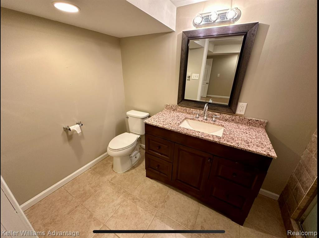 6570 MAPLE LAKES DR Drive, West Bloomfield, MI — Photo 46