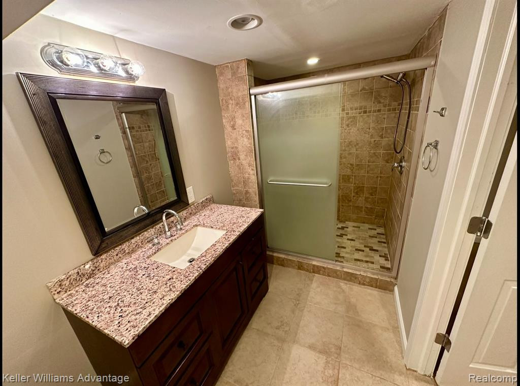 6570 MAPLE LAKES DR Drive, West Bloomfield, MI — Photo 47