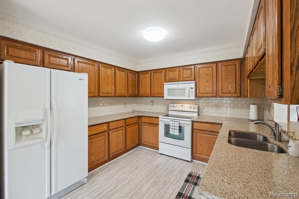 39837 EAGLE TRACE Drive, Northville, MI 48168 — Photo 20
