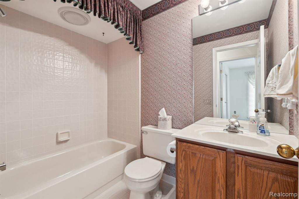 39837 EAGLE TRACE Drive, Northville, MI 48168 — Photo 34