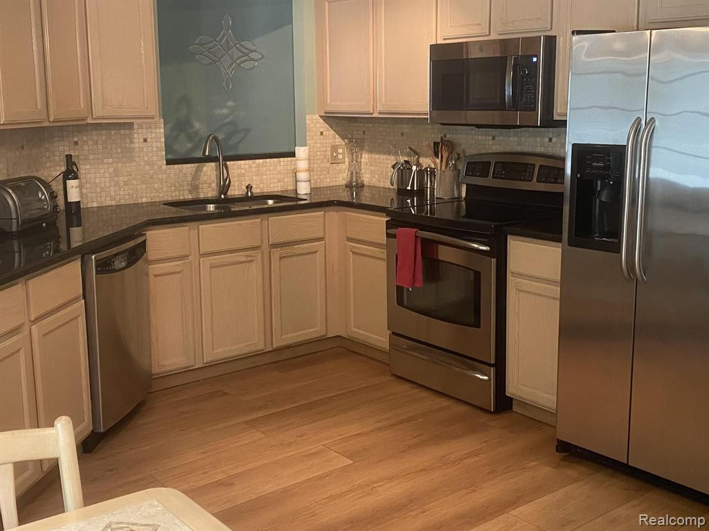 2785 HONEY SUCKLE, Wixom, MI 48393 — Photo 12