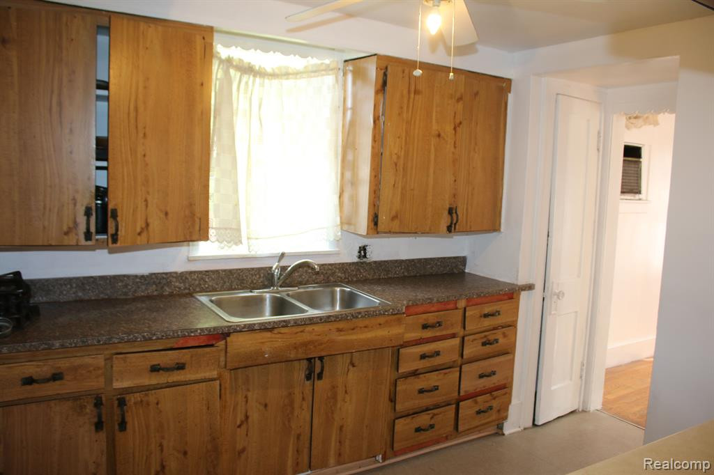 8921 LITTLEFIELD Street, Detroit, MI 48228 — Photo 11