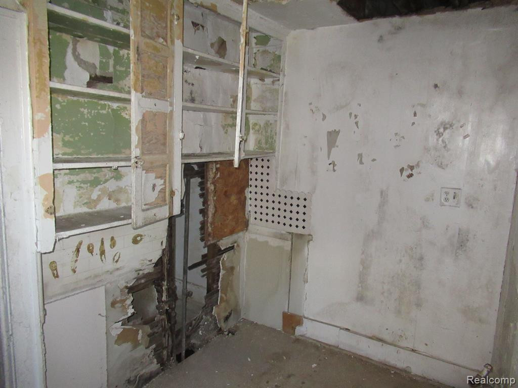 9440 SAVERY Street, Detroit, MI 48206 — Photo 7