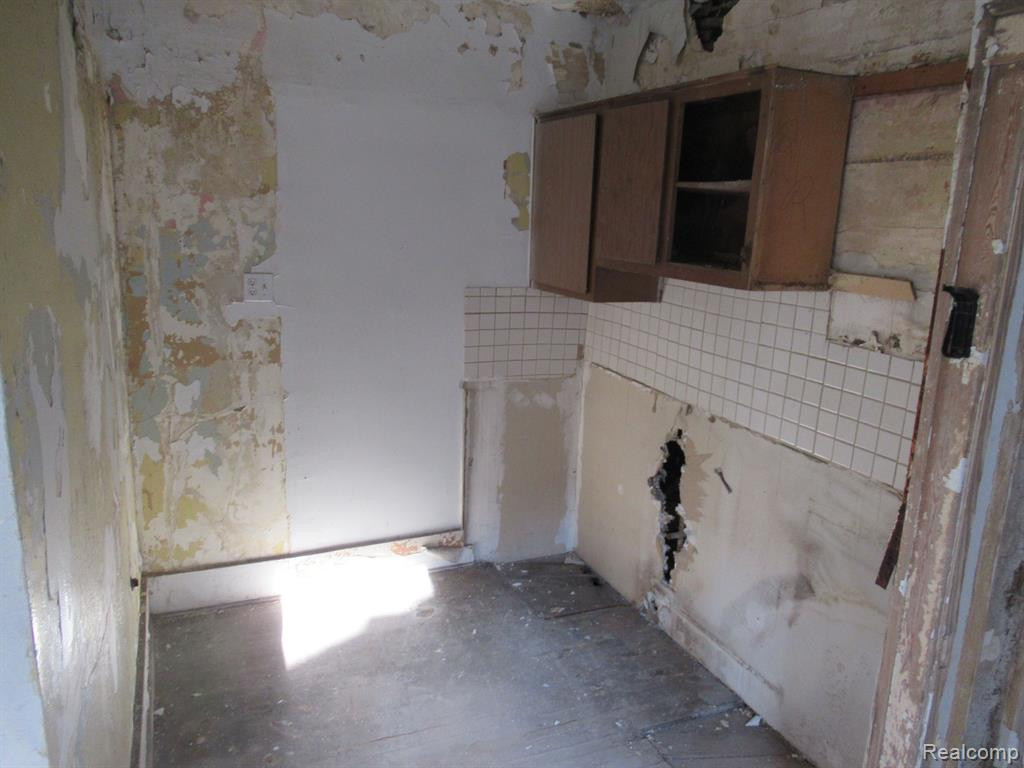 9440 SAVERY Street, Detroit, MI 48206 — Photo 10