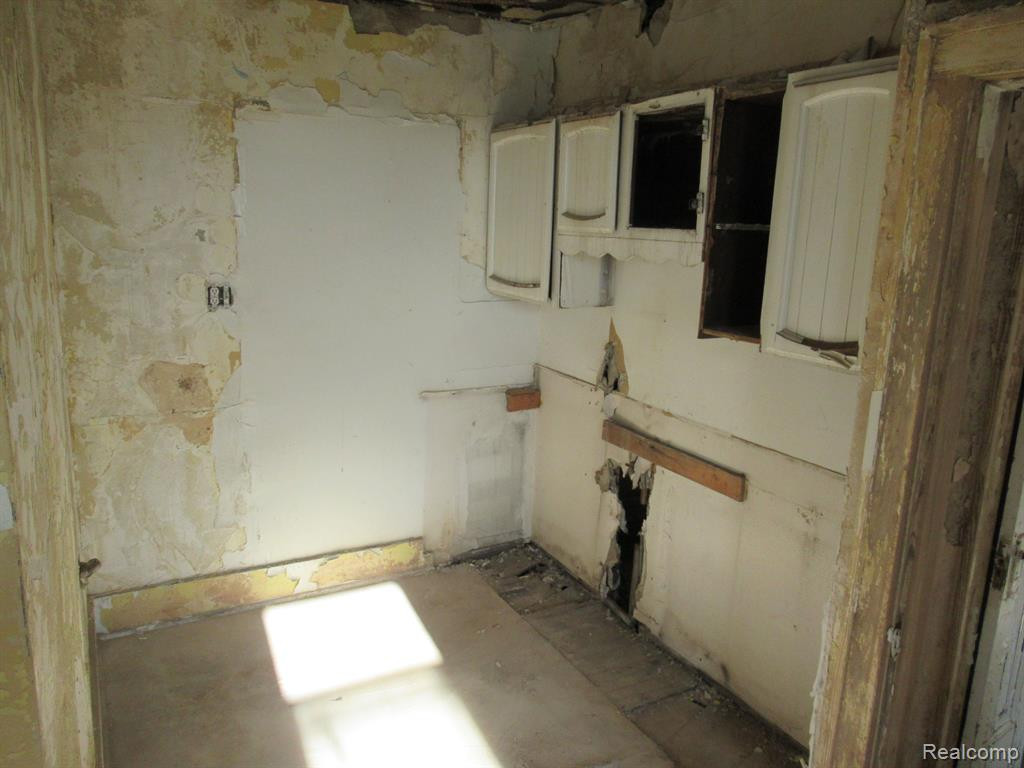 9440 SAVERY Street, Detroit, MI 48206 — Photo 16