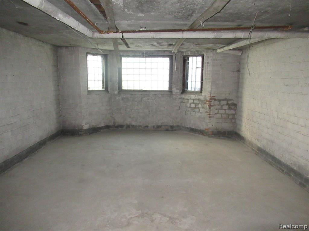 9440 SAVERY Street, Detroit, MI 48206 — Photo 19