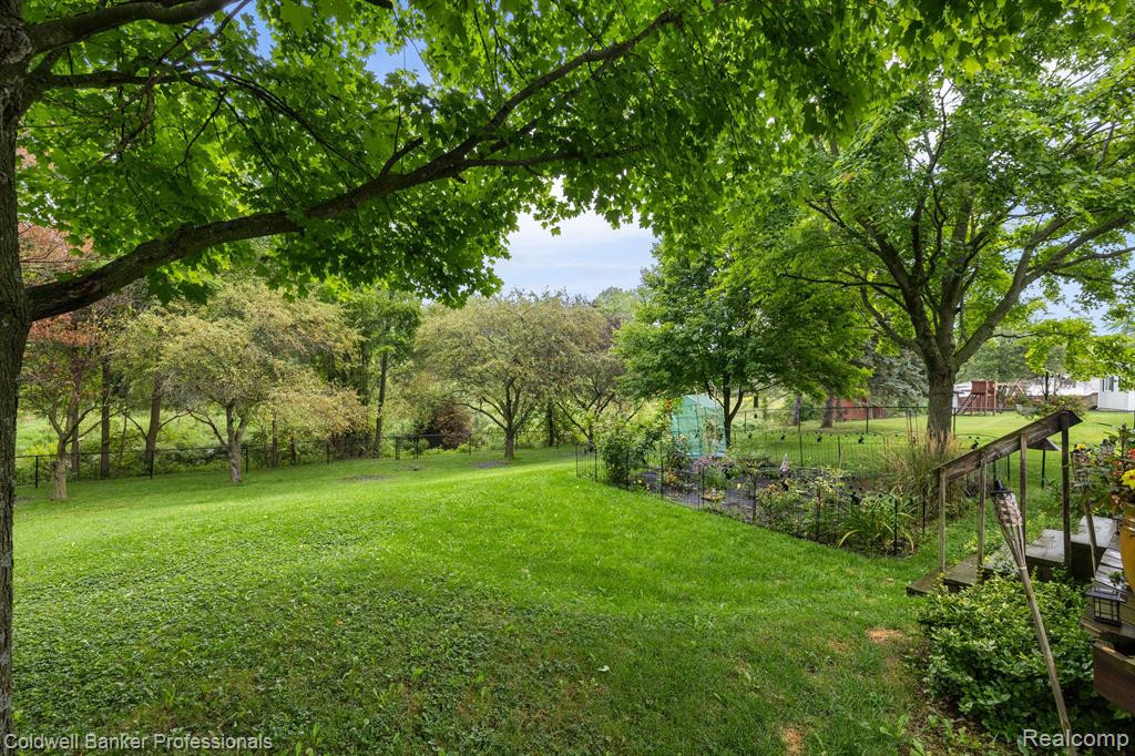 417 MANSFIELD Drive, Lapeer, MI 48446 — Photo 5