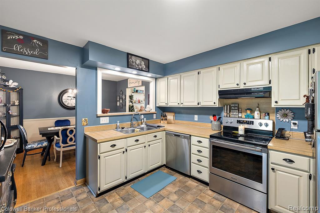 417 MANSFIELD Drive, Lapeer, MI 48446 — Photo 15