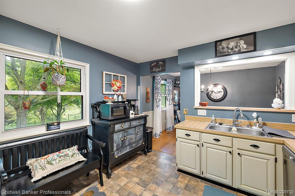417 MANSFIELD Drive, Lapeer, MI 48446 — Photo 18