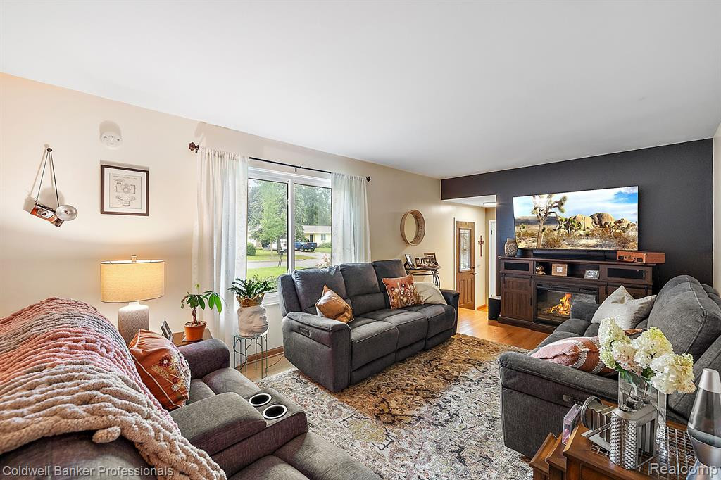 417 MANSFIELD Drive, Lapeer, MI 48446 — Photo 22