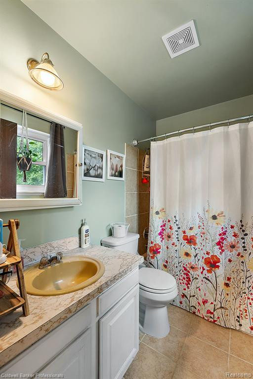 417 MANSFIELD Drive, Lapeer, MI 48446 — Photo 33