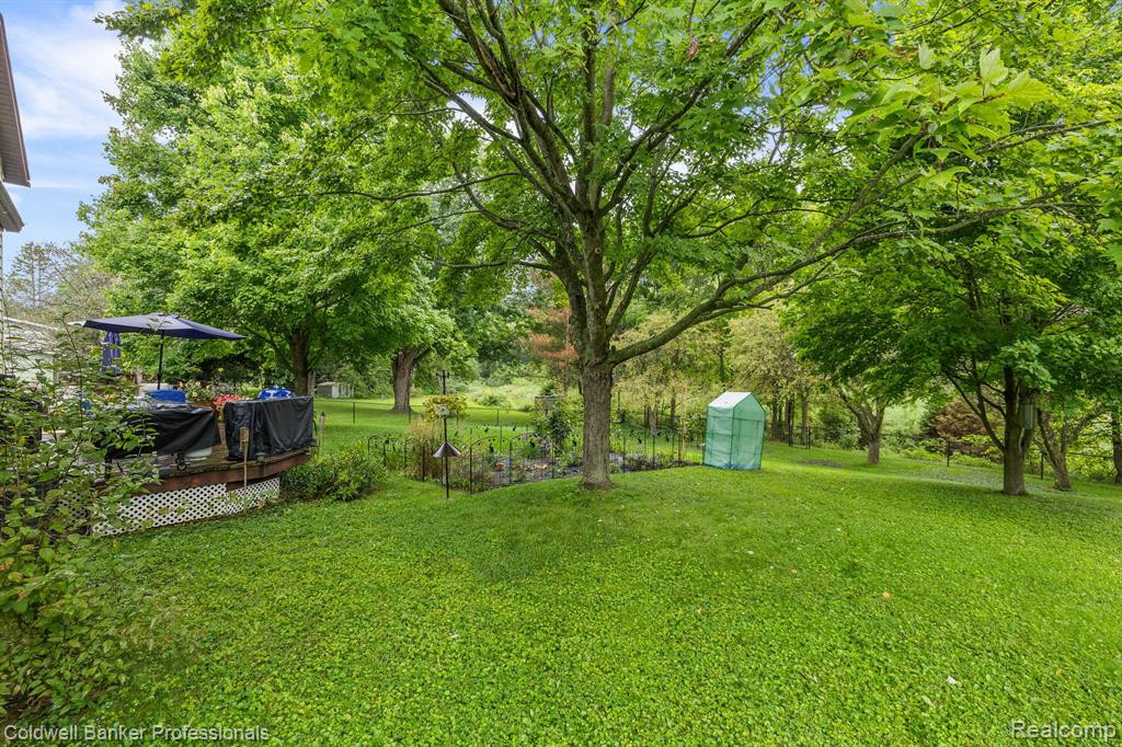 417 MANSFIELD Drive, Lapeer, MI 48446 — Photo 36
