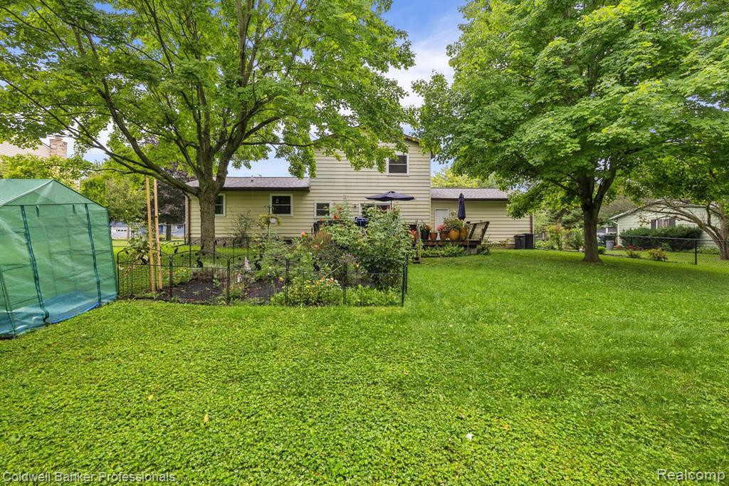 417 MANSFIELD Drive, Lapeer, MI 48446 — Photo 37