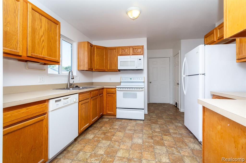 6215 CLUBHOUSE Way, Swartz Creek, MI 48473 — Photo 12