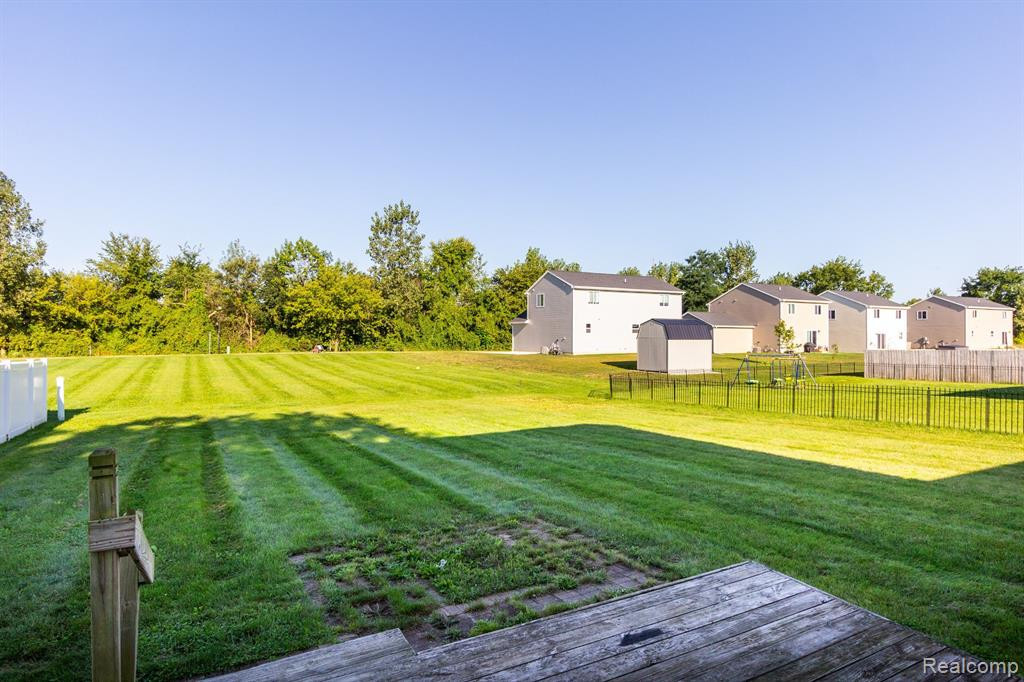 6215 CLUBHOUSE Way, Swartz Creek, MI 48473 — Photo 32
