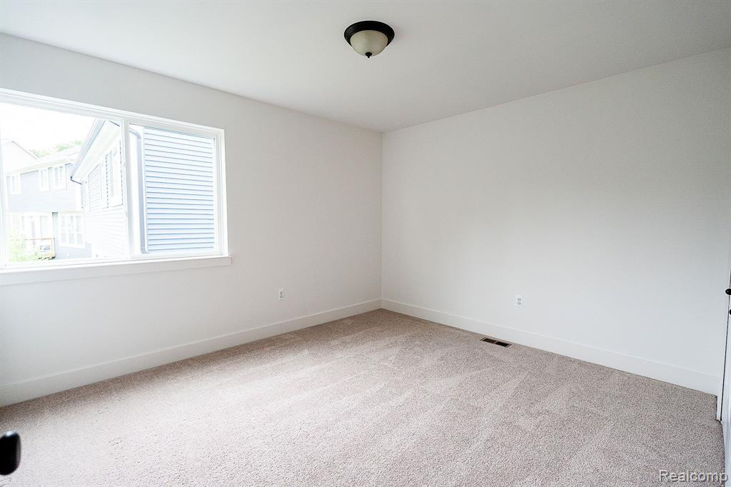 500 HERITAGE RIDGE Drive, Milford, MI 48381 — Photo 19