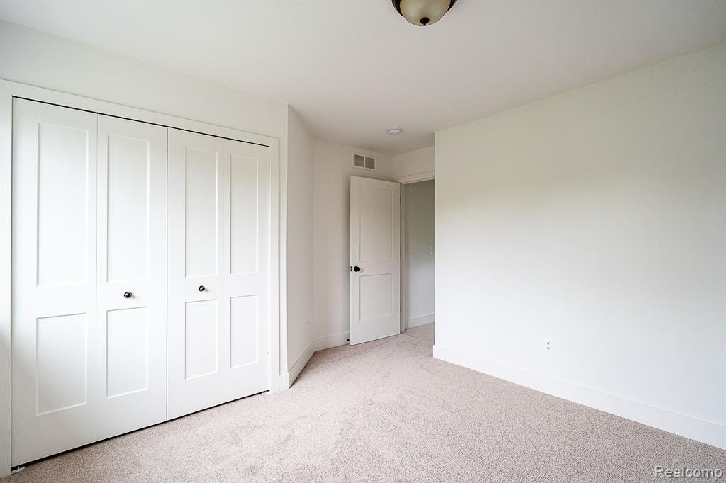 500 HERITAGE RIDGE Drive, Milford, MI 48381 — Photo 27