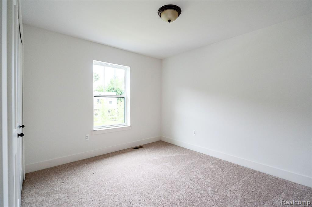 500 HERITAGE RIDGE Drive, Milford, MI 48381 — Photo 28