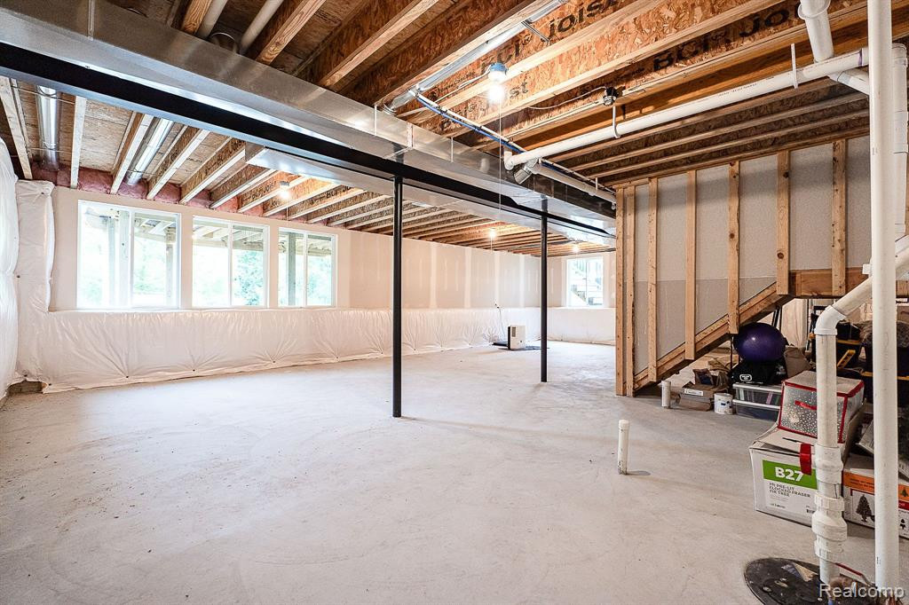 500 HERITAGE RIDGE Drive, Milford, MI 48381 — Photo 31