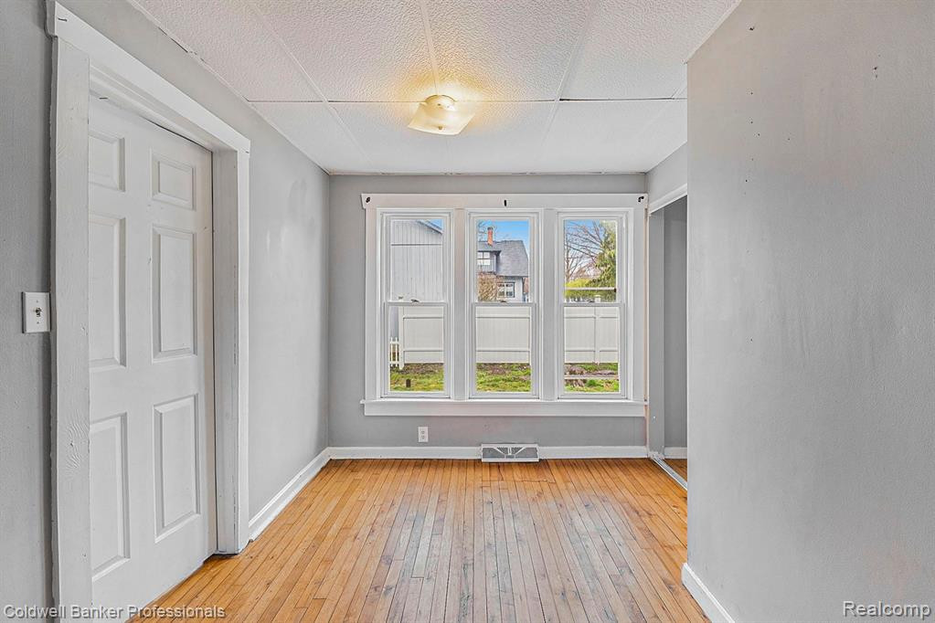 6702 WASHINGTON Street, North Branch, MI 48461 — Photo 9