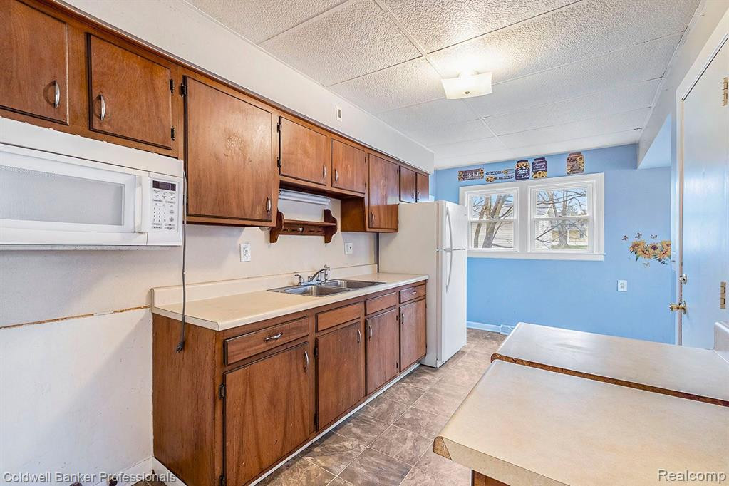 6702 WASHINGTON Street, North Branch, MI 48461 — Photo 10
