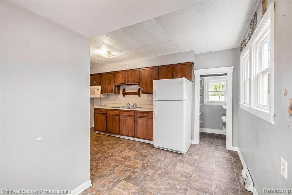 6702 WASHINGTON Street, North Branch, MI 48461 — Photo 12
