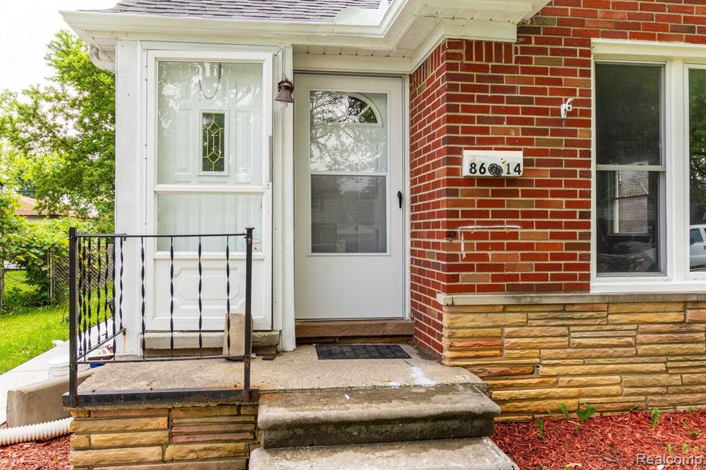 8614 HARDING, Center Line, MI 48015 — Photo 4