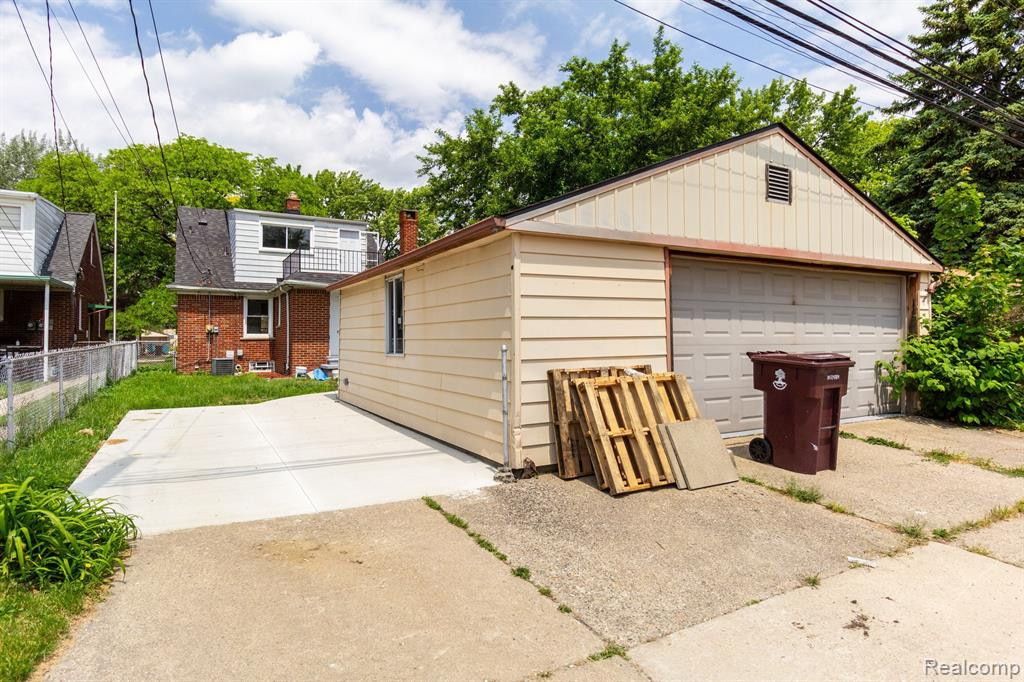 8614 HARDING, Center Line, MI 48015 — Photo 6