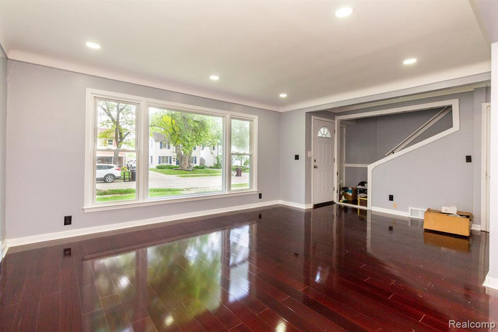 8614 HARDING, Center Line, MI 48015 — Photo 9