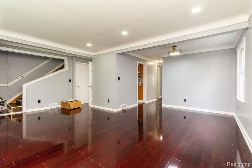 8614 HARDING, Center Line, MI 48015 — Photo 10