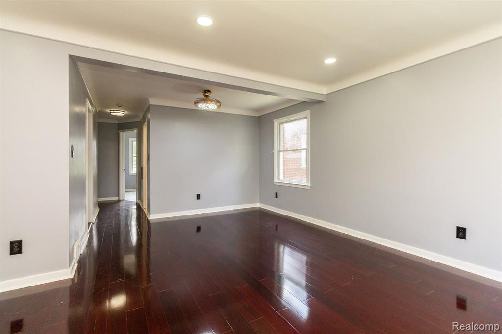 8614 HARDING, Center Line, MI 48015 — Photo 11