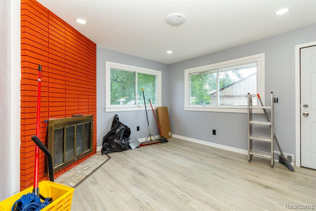 8614 HARDING, Center Line, MI 48015 — Photo 12
