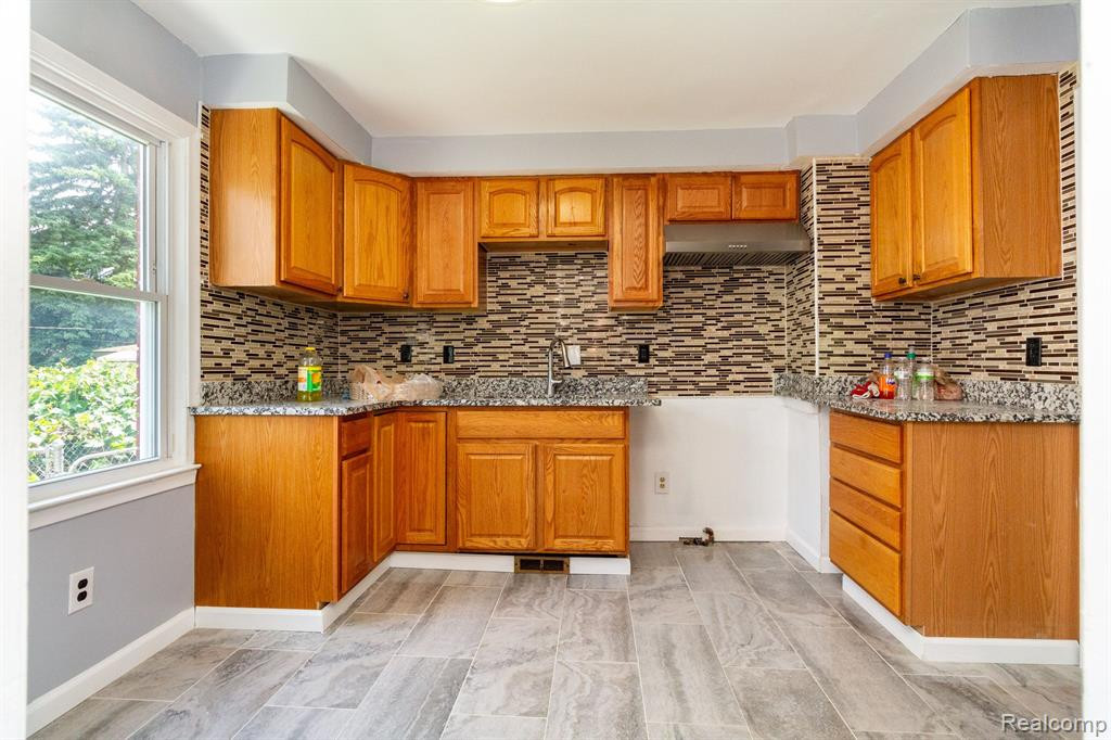 8614 HARDING, Center Line, MI 48015 — Photo 15