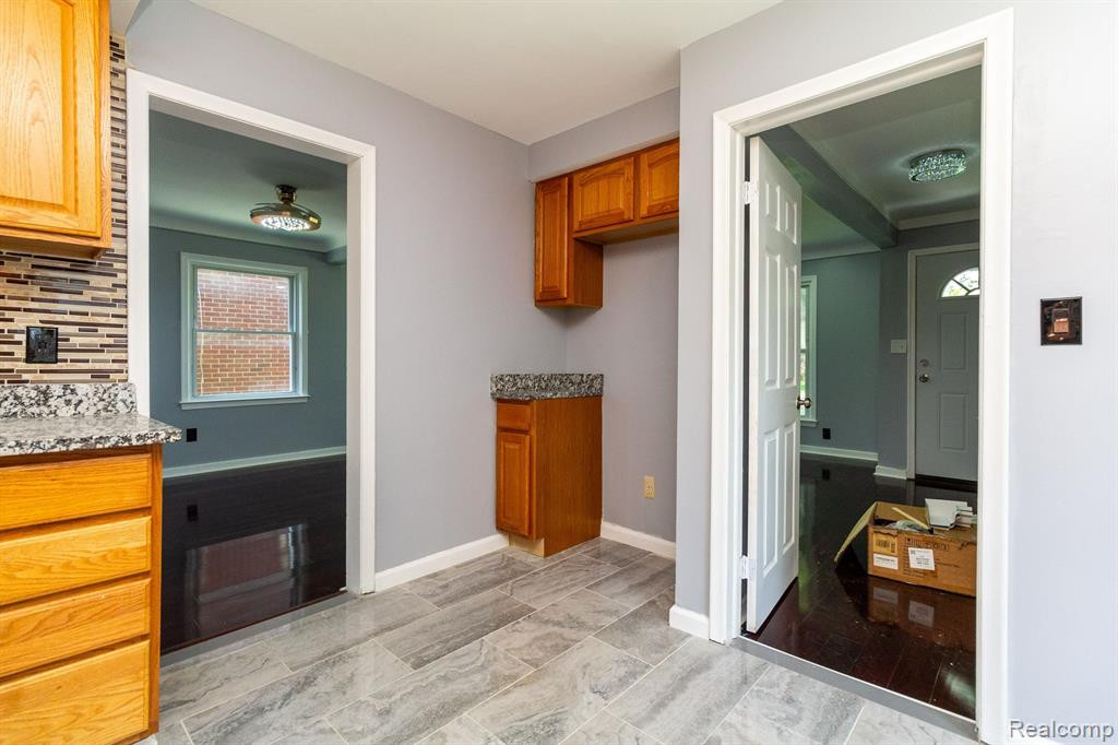 8614 HARDING, Center Line, MI 48015 — Photo 16
