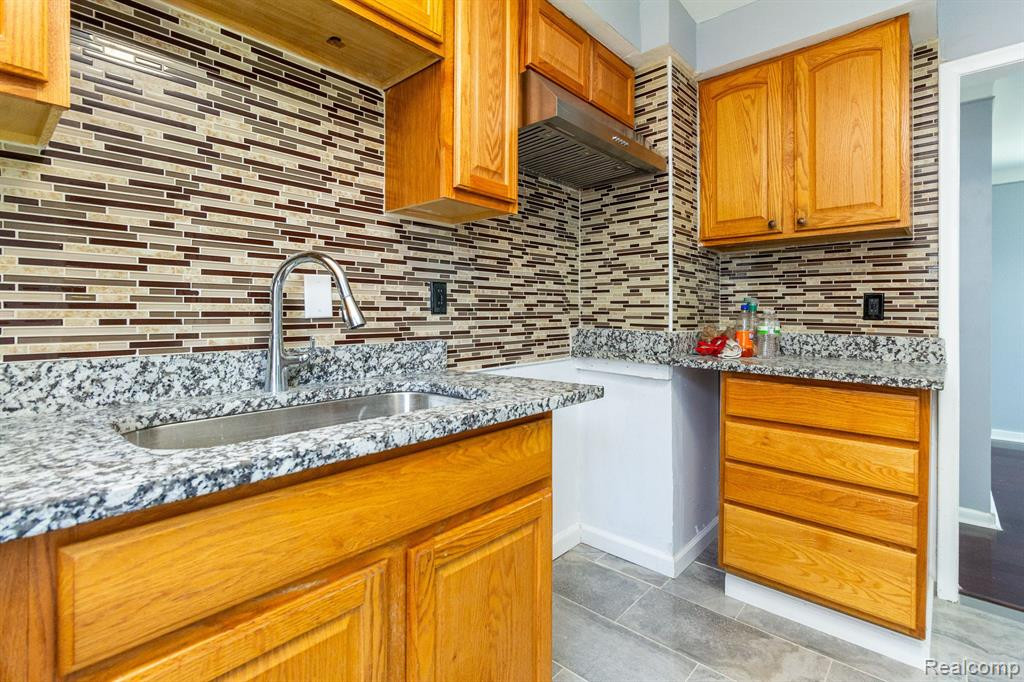 8614 HARDING, Center Line, MI 48015 — Photo 18
